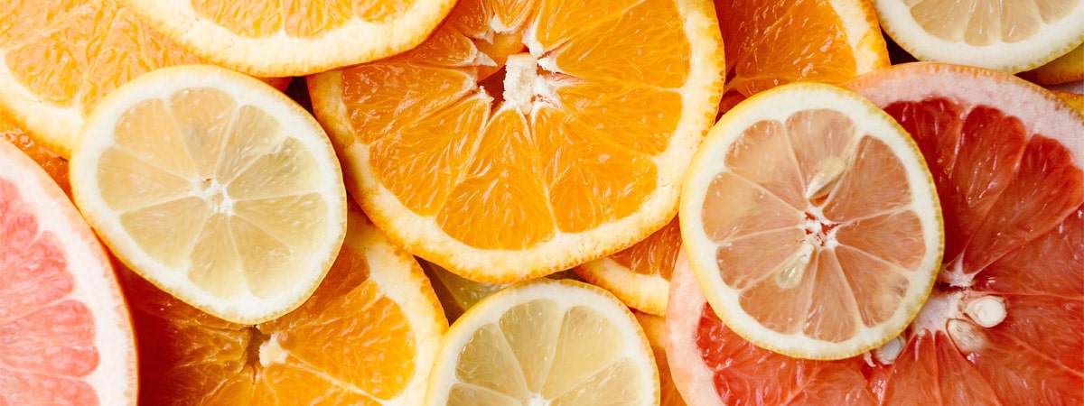 Zitrusfrüchte haben einen hohen Vitamin-C-Gehalt und sind für die gesunde Ernährung im Winter geeignet.