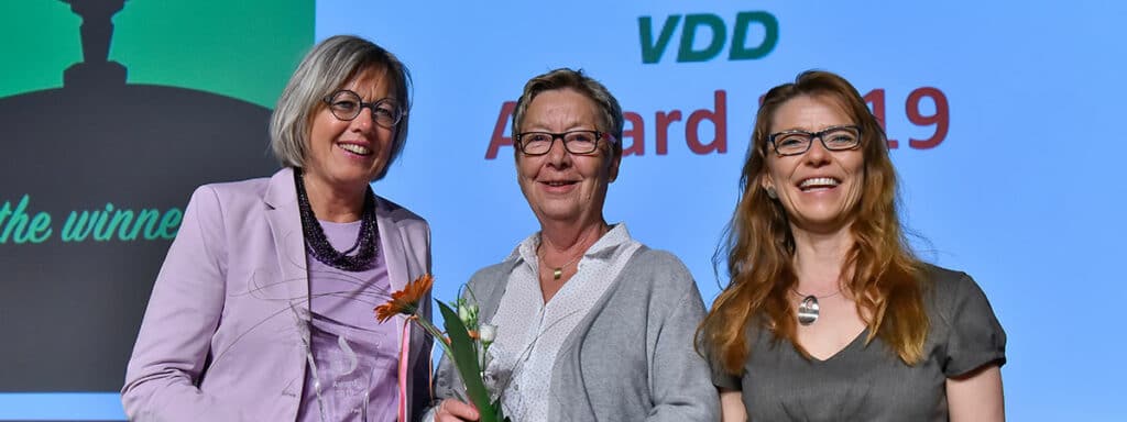 Die stolze Gewinnerin des VDD-Awards 2019 Claudia Paul (Mitte)