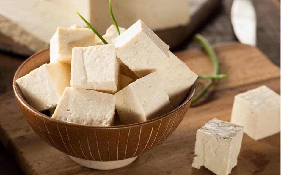 Tofu dient als Fleischersatz in der vegetarischen Küche