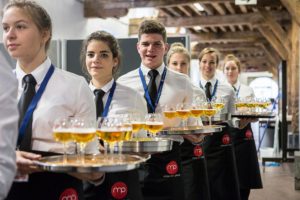 Servicekräfte bei der Brussels Beer Challenge 2017