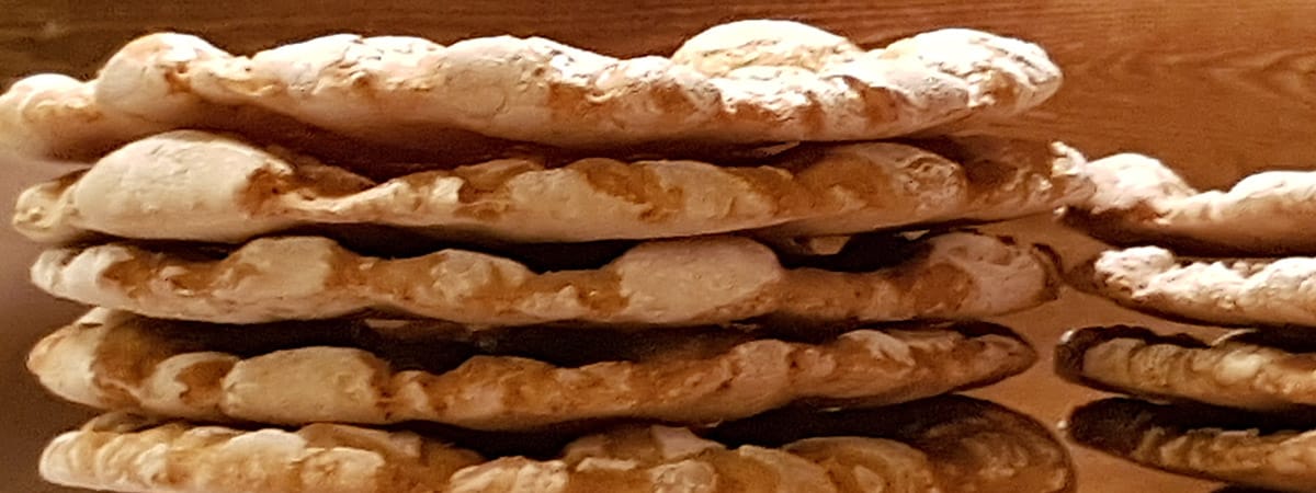 Herstellung von Schüttelbrot aus Südtirol