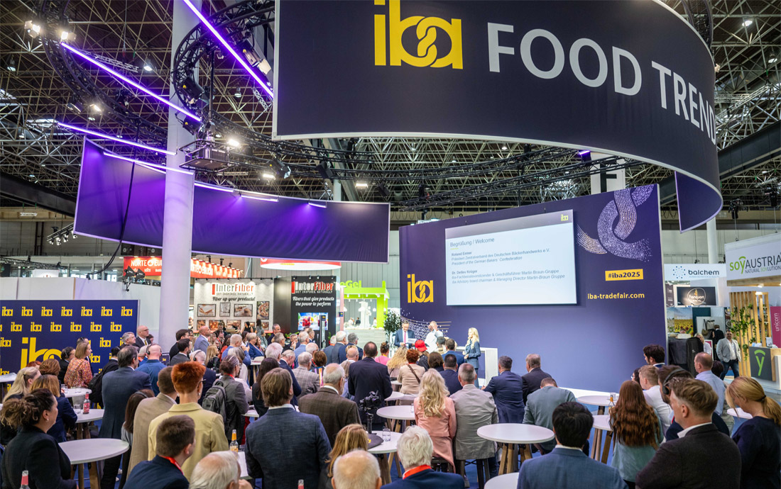 Besucher auf der iba Messe 2025