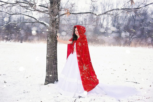 Storytelling Märchen Mädchen in weißem Kleid