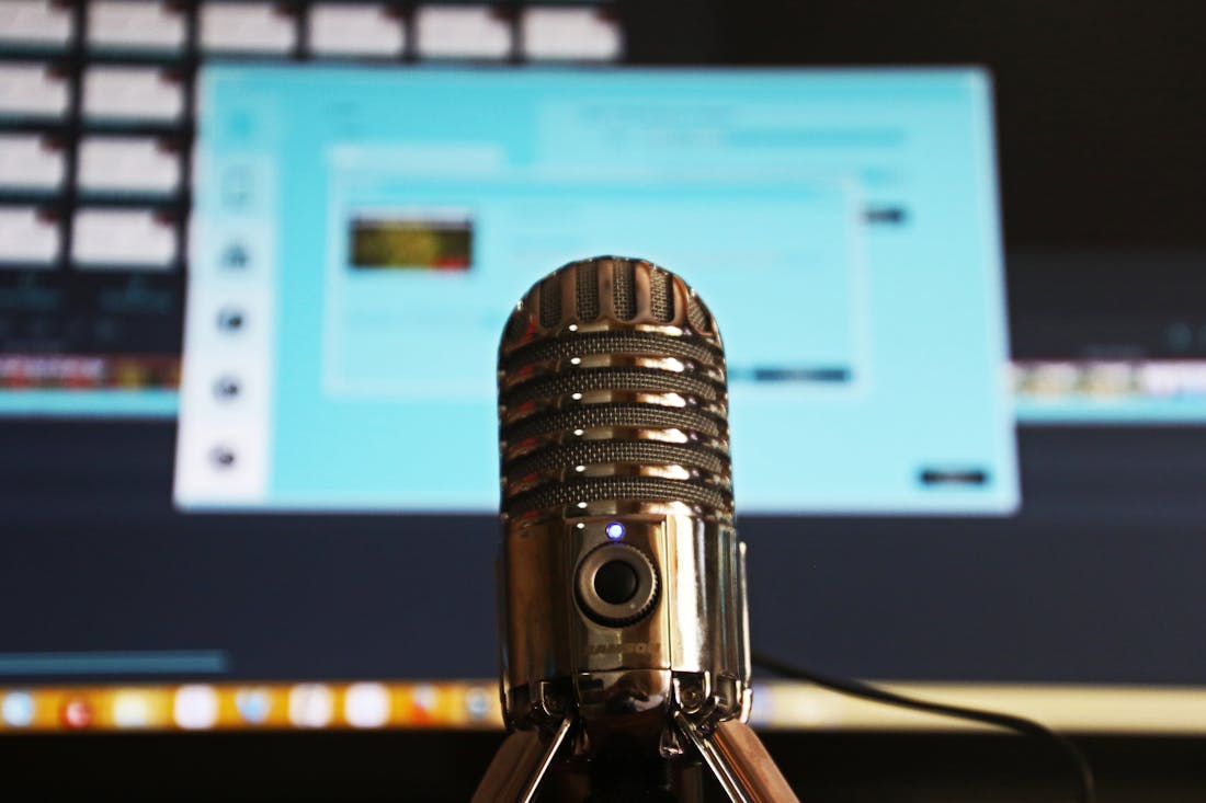 Ein Mikrofon zum Aufnehmen von Podcasts