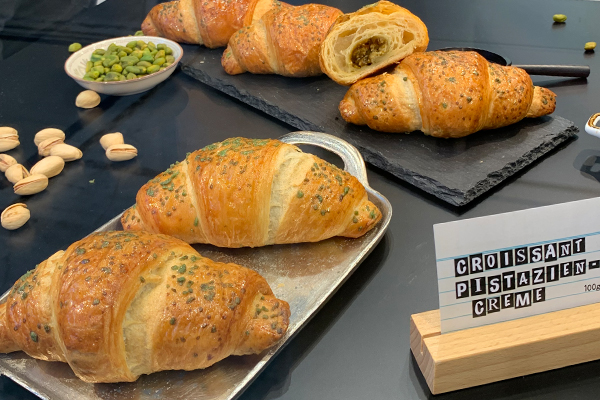 Croissants mit Pistazienfüllung